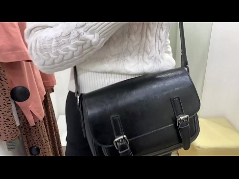 ❤️ فٹنگ روم میں ڈلڈو کے ساتھ نوجوان کتیا فیرل بیری کی عوامی مشت زنی ☑ پر ur.pornjimbo.ru ﹏